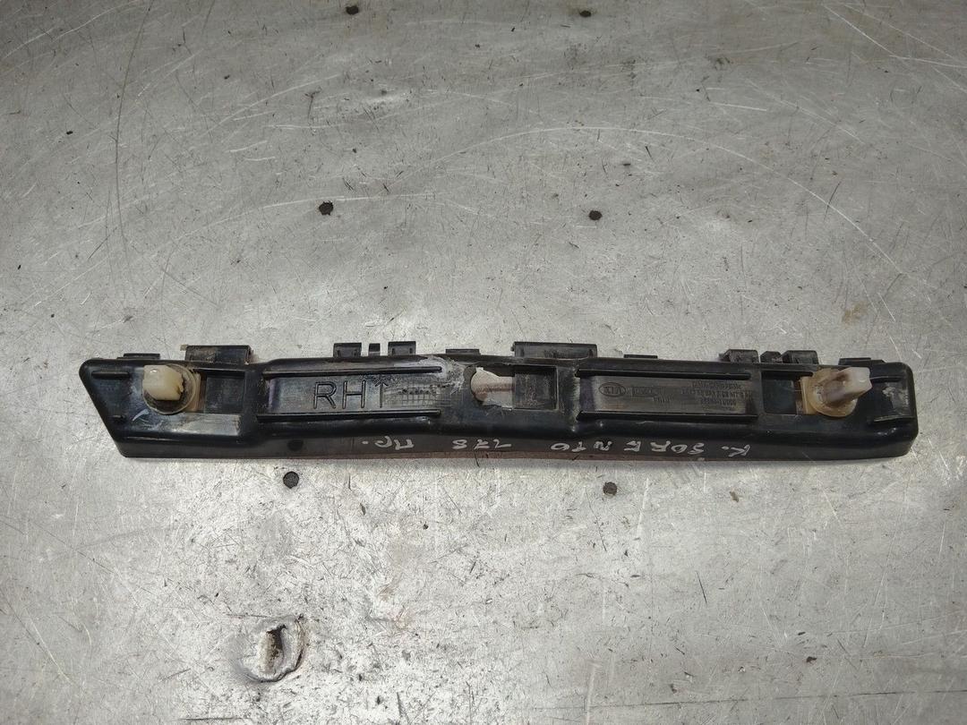 Кронштейн крепления бампера заднего UZ5PF6 Kia Sorento