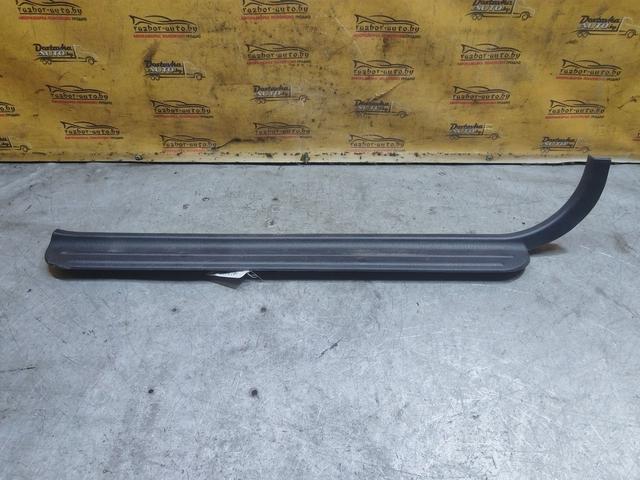 Накладка на порог внутренняя передняя правая YL3JOK Mitsubishi Carisma купить