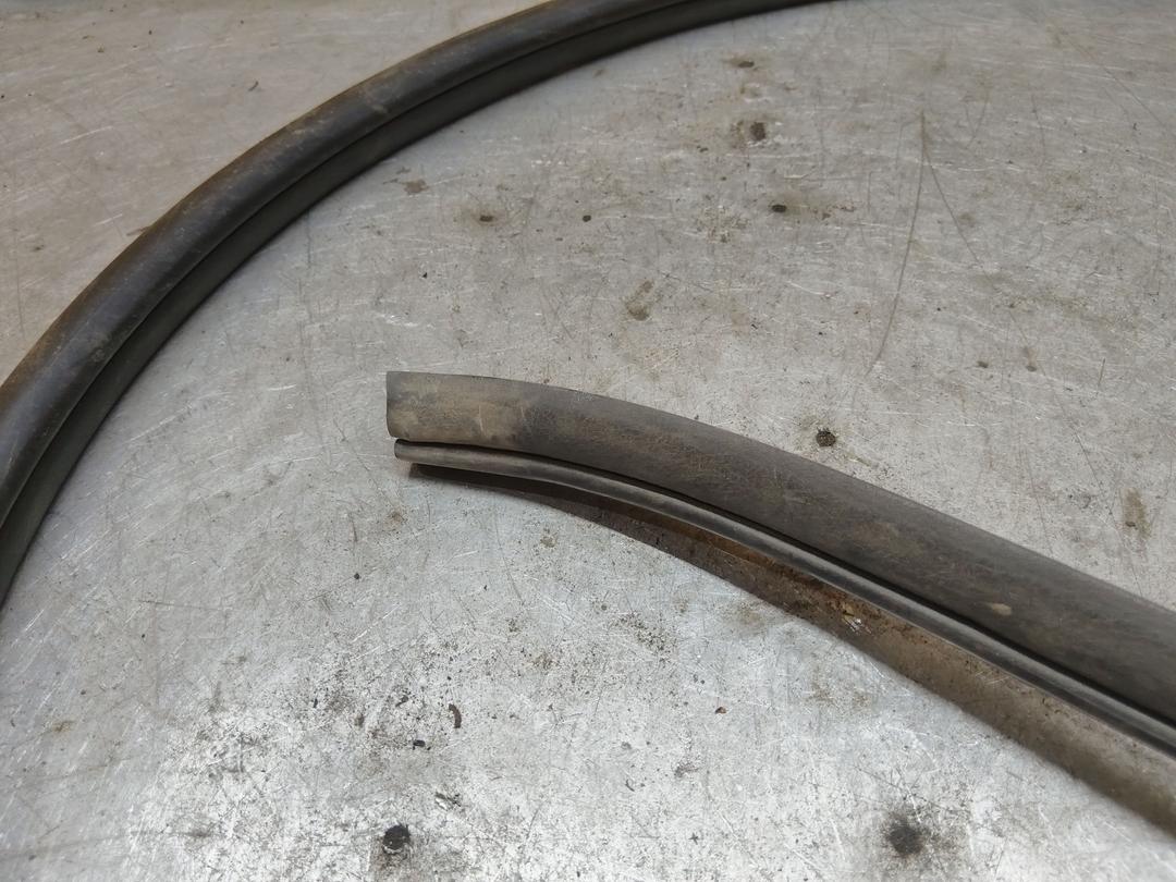 Уплотнитель двери передней левой RR7VGE Toyota Avensis - Фото 2