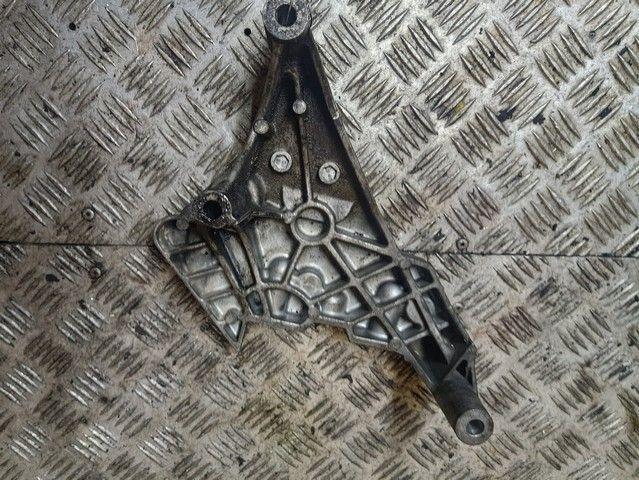 Кронштейн двигателя AVH8YW Volkswagen Passat купить в магазине запчастей бу