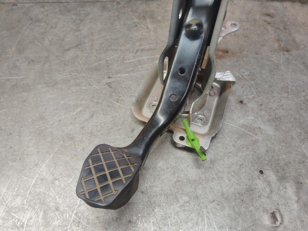 Педаль тормоза NZBK9U Volkswagen Touran купить