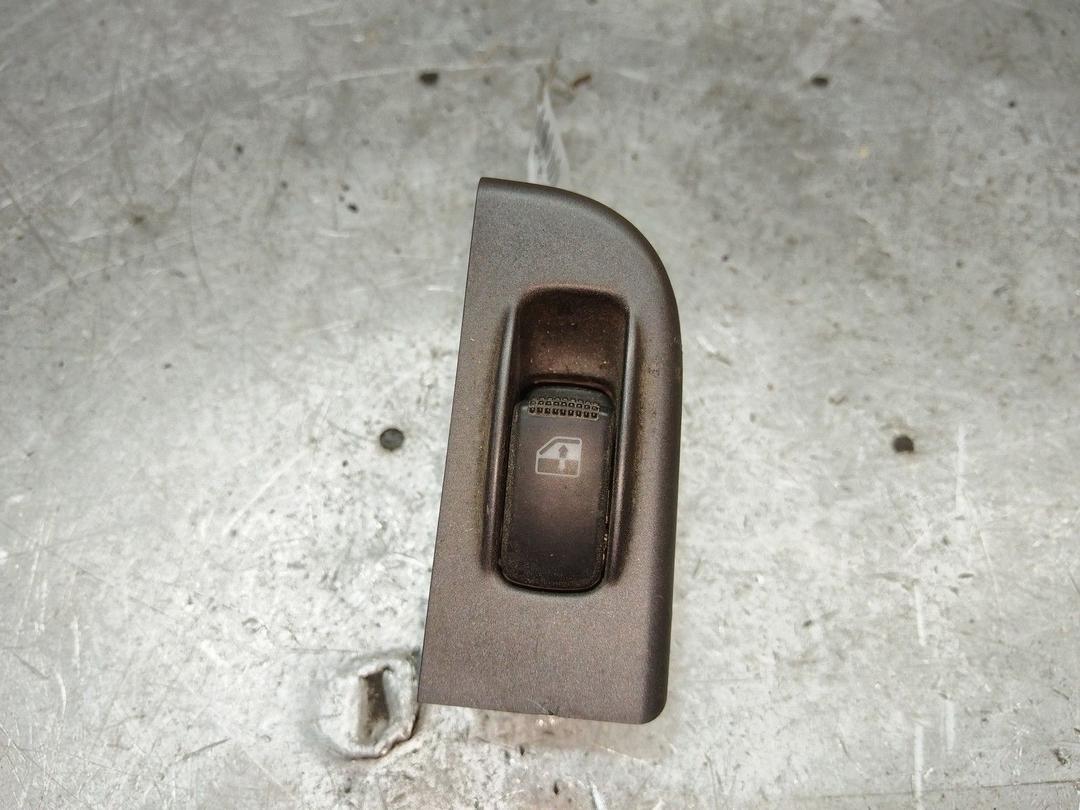 Кнопка стеклоподъемника заднего левого D6EZJR Hyundai Trajet - Фото 1