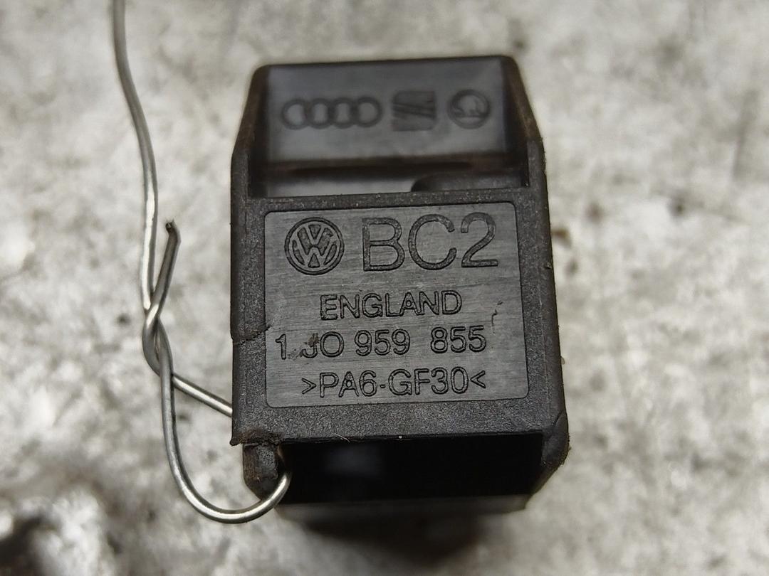 Кнопка стеклоподъемника заднего левого MDA6LM Volkswagen Passat купить с доставкой