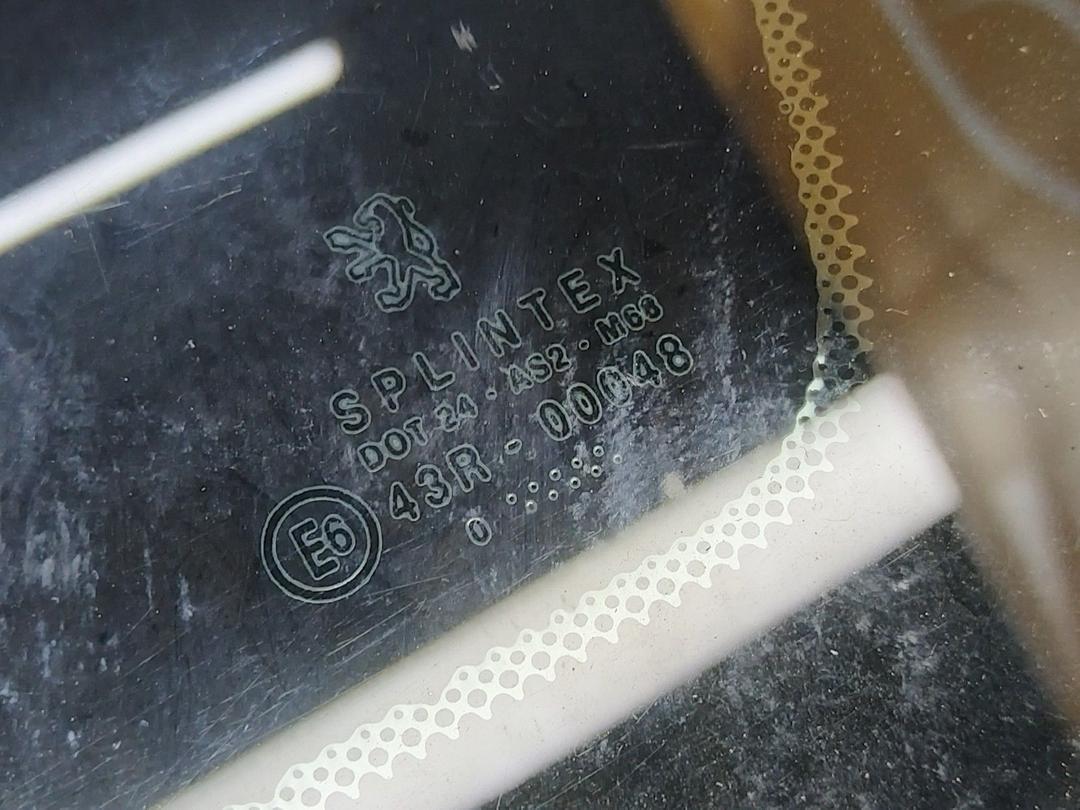 Стекло кузовное боковое правое QASMRM Peugeot 406 - Фото 2