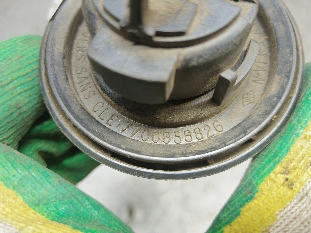 Крышка топливного бака Y51LV4 Renault Clio купить с доставкой