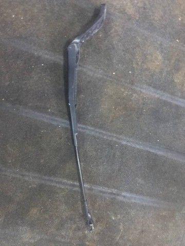 Щеткодержатель (поводок стеклоочистителя, дворник) 6NLBD5 Ford Galaxy купить в магазине запчастей бу