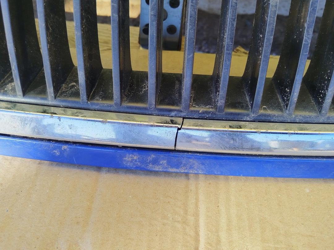 Решетка радиатора SA0SM1 Skoda Fabia купить в магазине запчастей бу