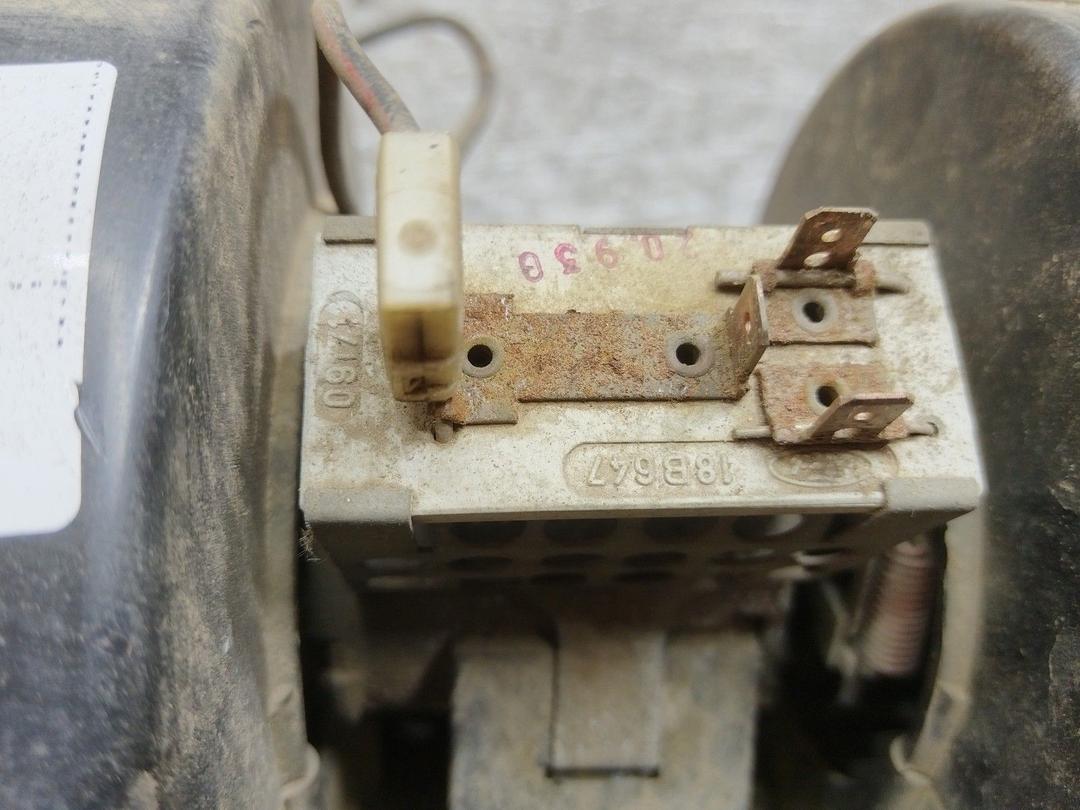 Моторчик печки NJ3Y83 Ford Escort купить в магазине запчастей бу