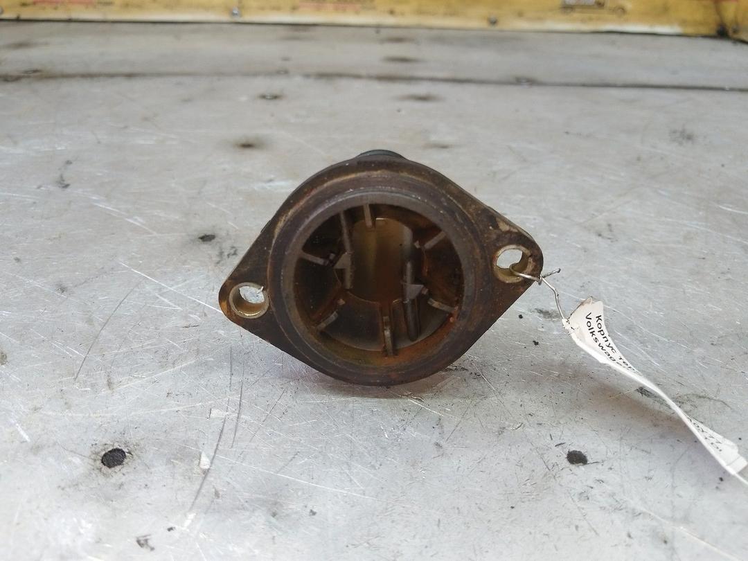 Корпус термостата FA0Y77 Volkswagen Golf