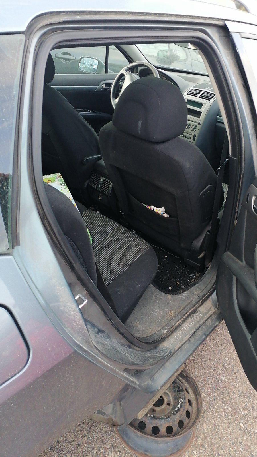 Уплотнитель двери задней правой V1L0D4 Peugeot 407