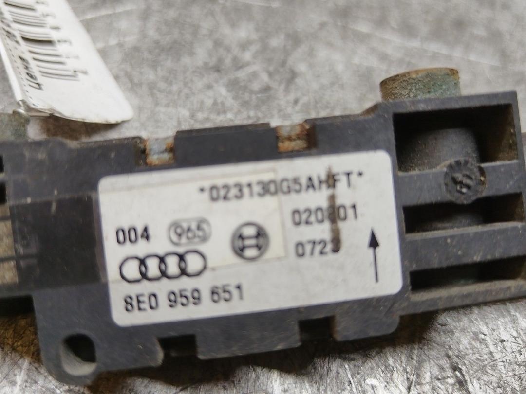 Датчик удара 8YYTWG Audi A4 купить в магазине запчастей бу