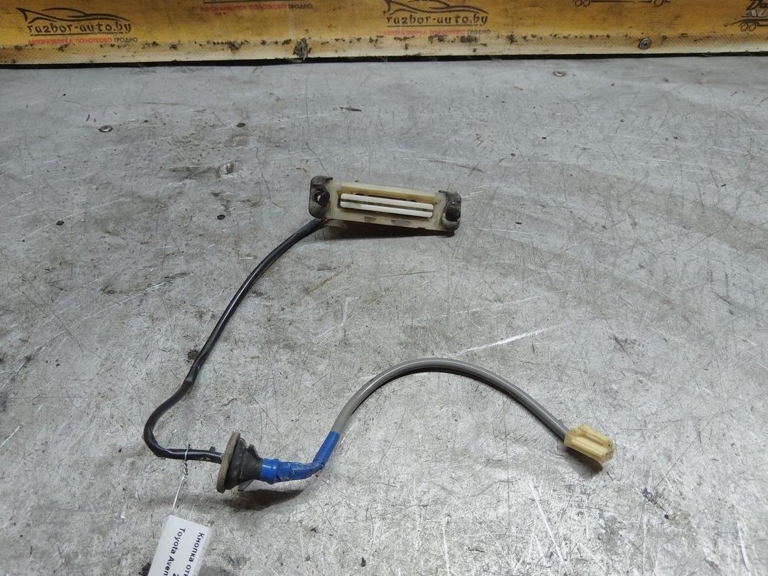 Кнопка открытия багажника 2E8VLO Toyota Avensis - Фото 1