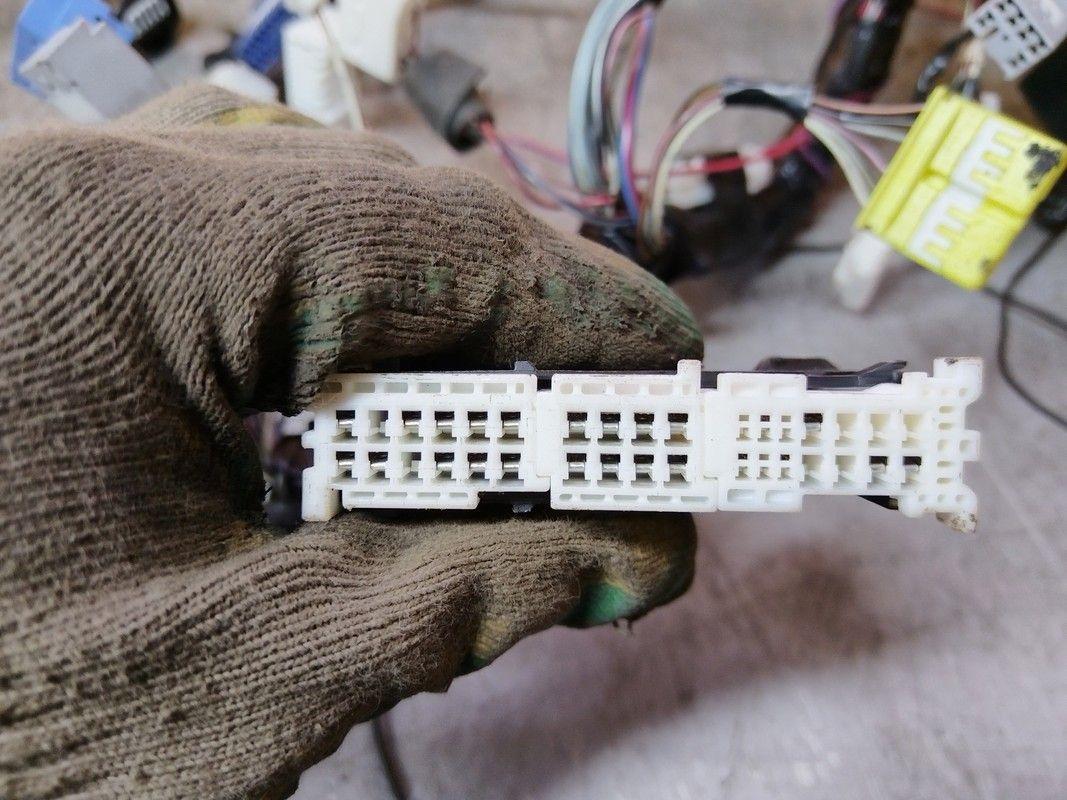 Проводка салона AQ2K7U Toyota Avensis Verso - Фото 18