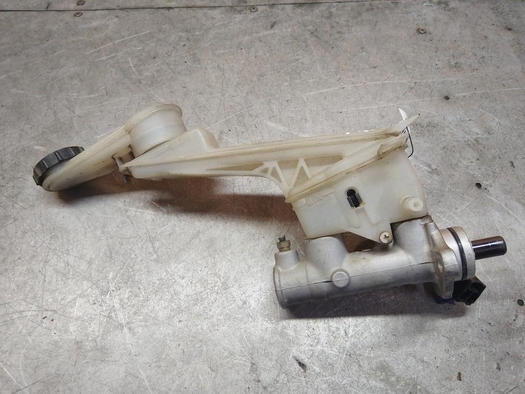 Цилиндр тормозной главный H1A239 Mazda Premacy - Фото 5