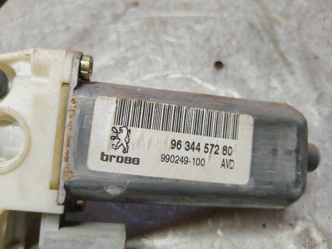 Стеклоподъемник электрический передний правый 8TBN9M Peugeot 307 - Фото 2