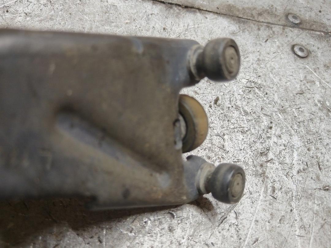 Ролик двери сдвижной XGJPOG Chrysler Voyager купить в магазине запчастей бу