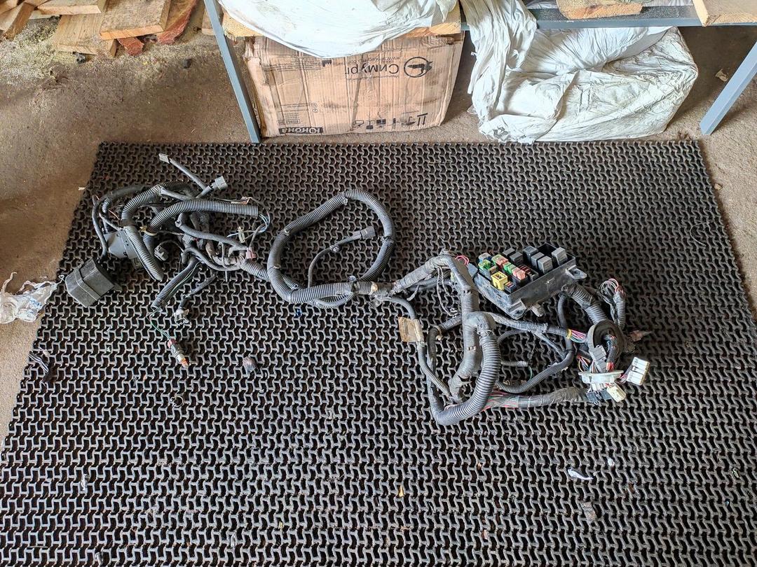 Проводка 68M2P0 Mitsubishi Carisma