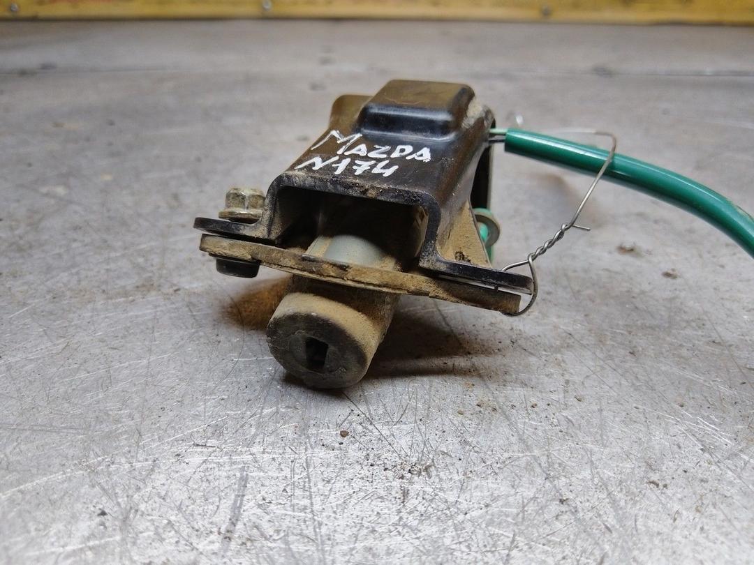 Личинка замка багажника FLWB5P Mazda Premacy - Фото 1