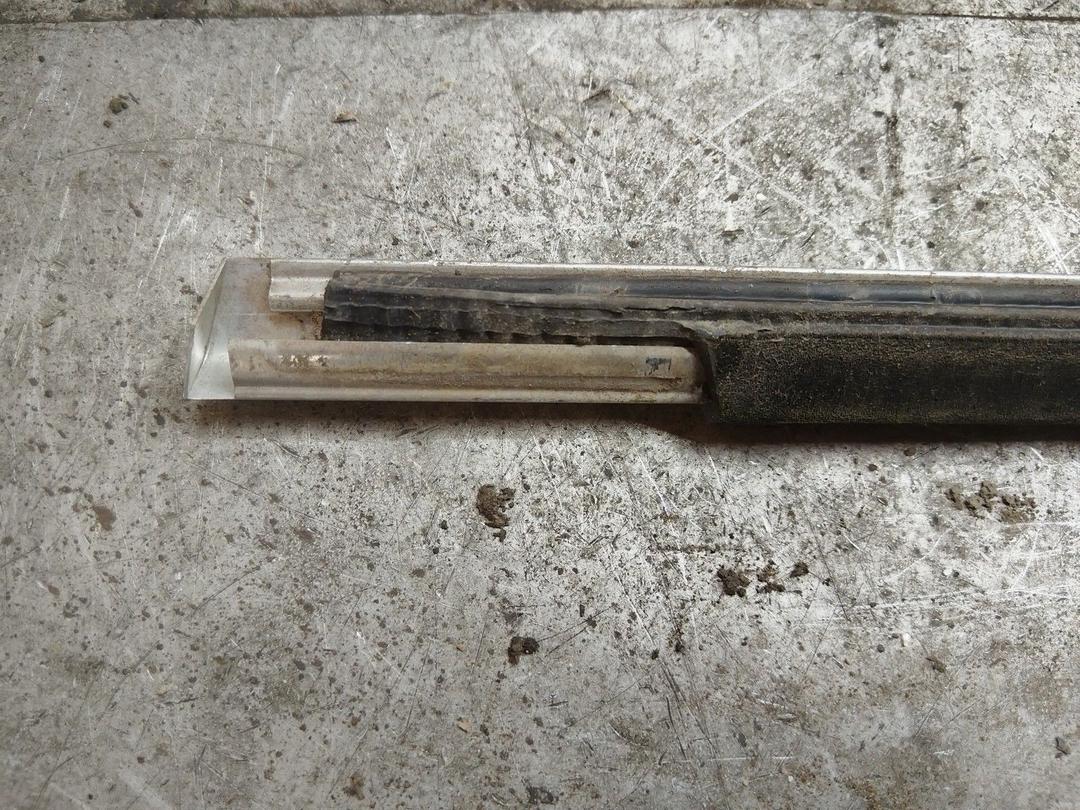 Молдинг стекла двери передней правой наружный 0CIJL3 Peugeot 607 купить в магазине запчастей бу