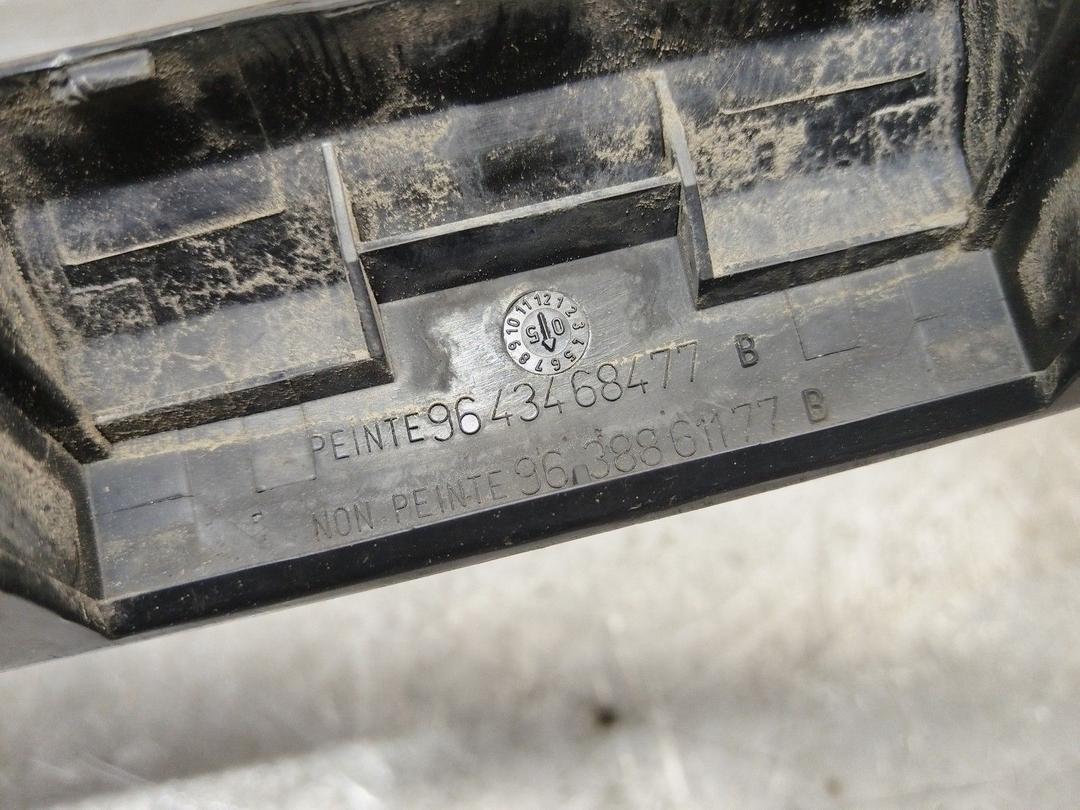 Накладка подсветки номера 61KKZ2 Citroen C3 купить в магазине запчастей бу