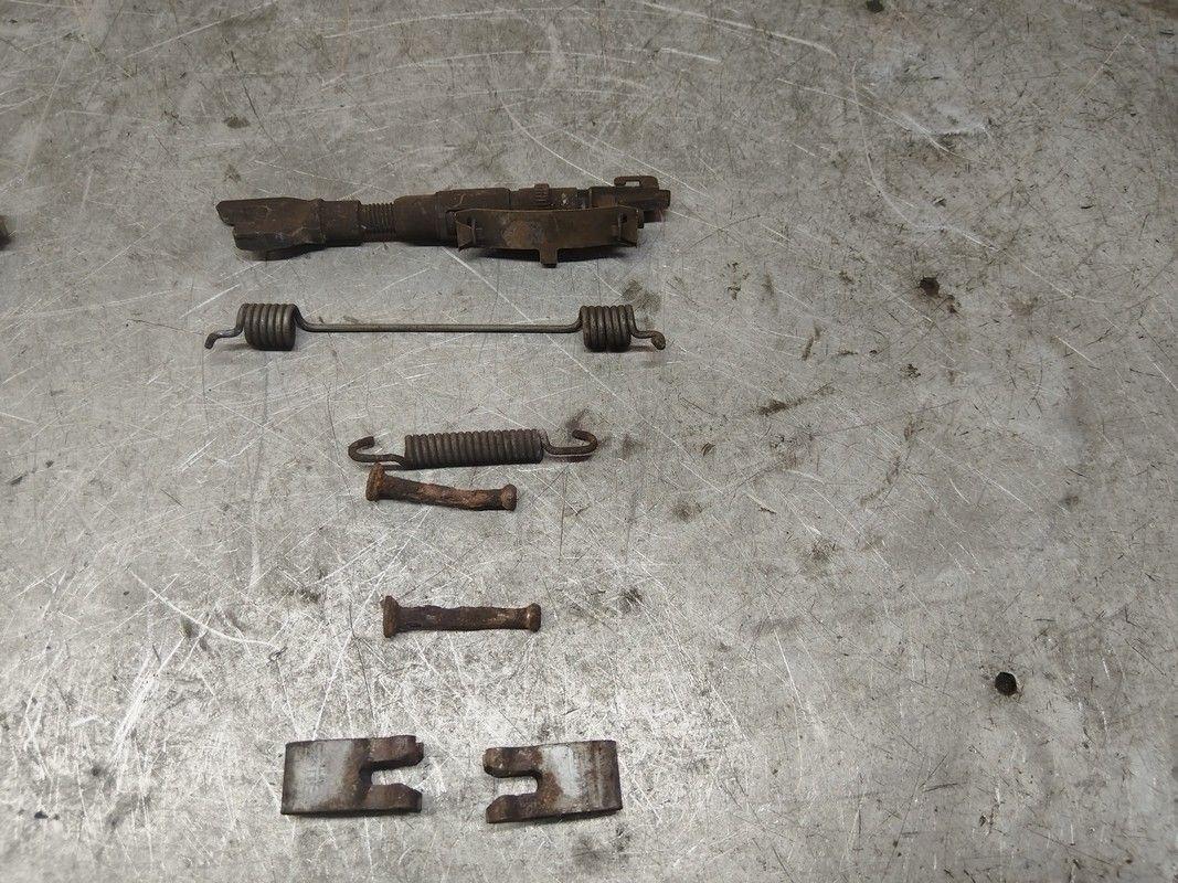 Механизм развода задних тормозных колодок правый 7ENM48 Nissan Note - Фото 1