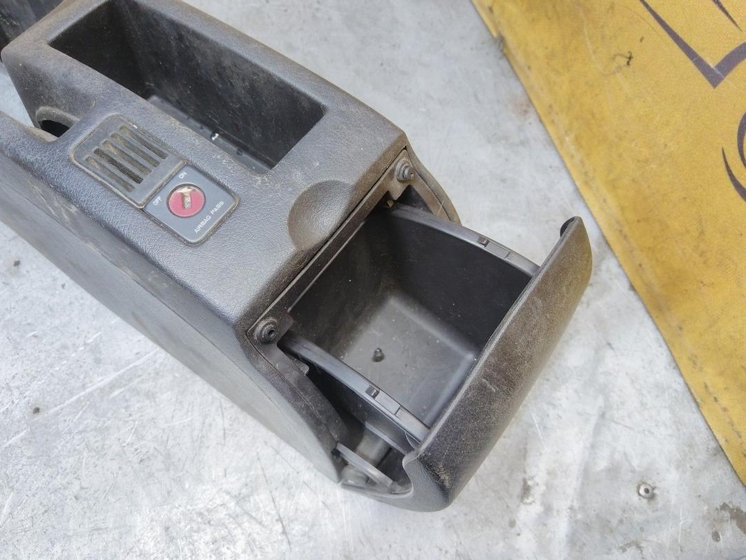 Консоль салона (кулисная часть) 2O8XWV Peugeot 307 купить на авторазборке