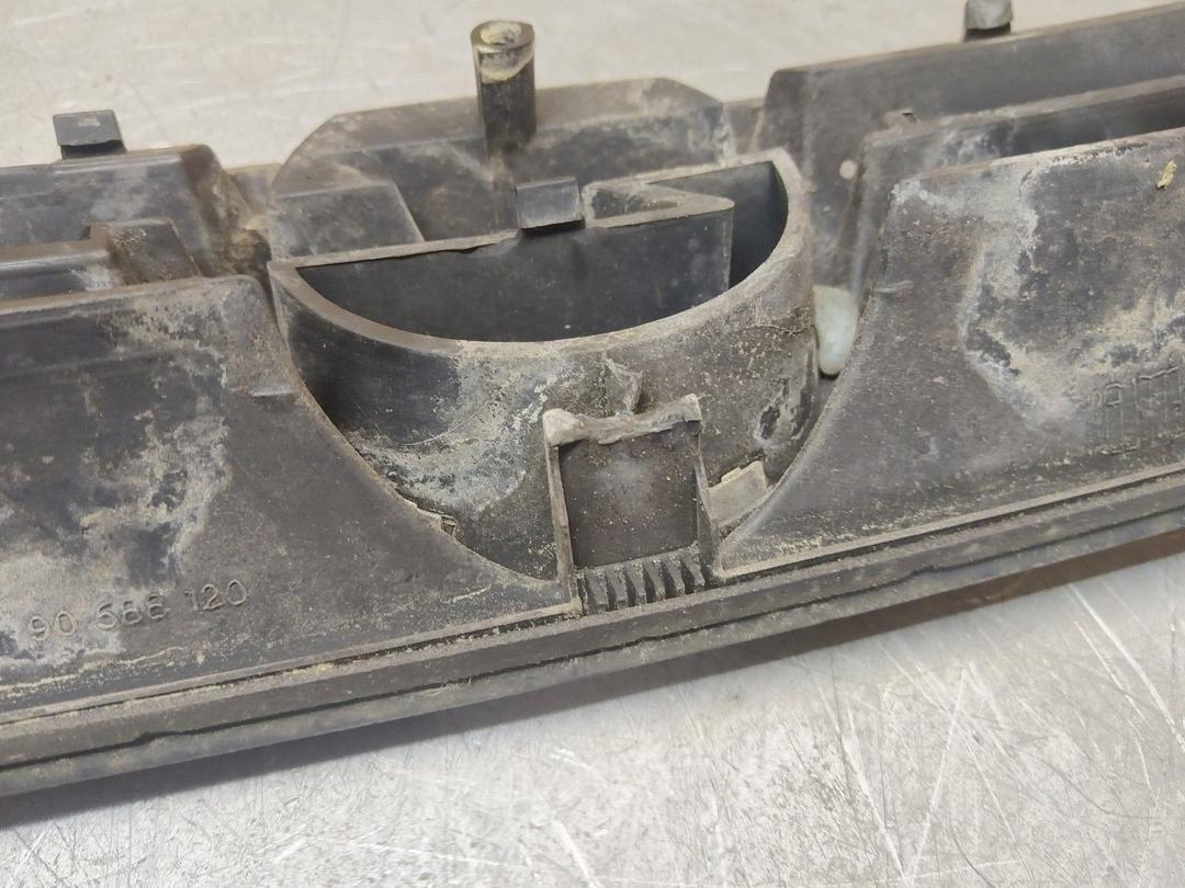 Решетка капота Q2VK03 Opel Astra купить с доставкой