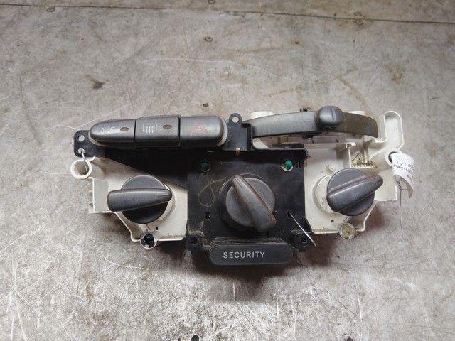 Кнопка аварийной сигнализации 95ARNB Toyota Yaris Verso - Фото 2