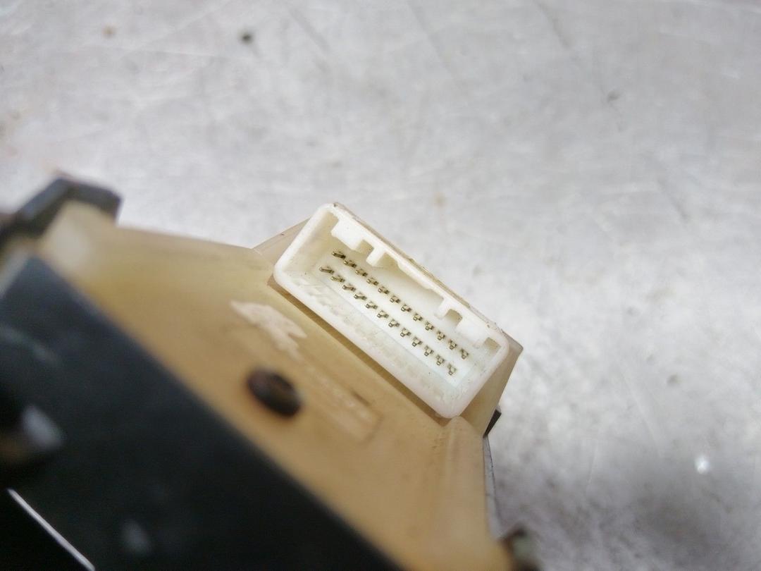 Блок управления стеклоподъемниками V3WTQI Toyota Avensis - Фото 3