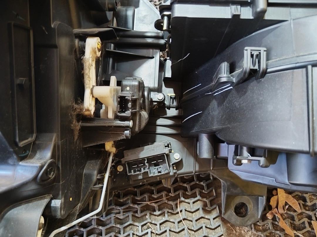 Моторчик заслонки печки ESRH0G Ford Fusion undefined