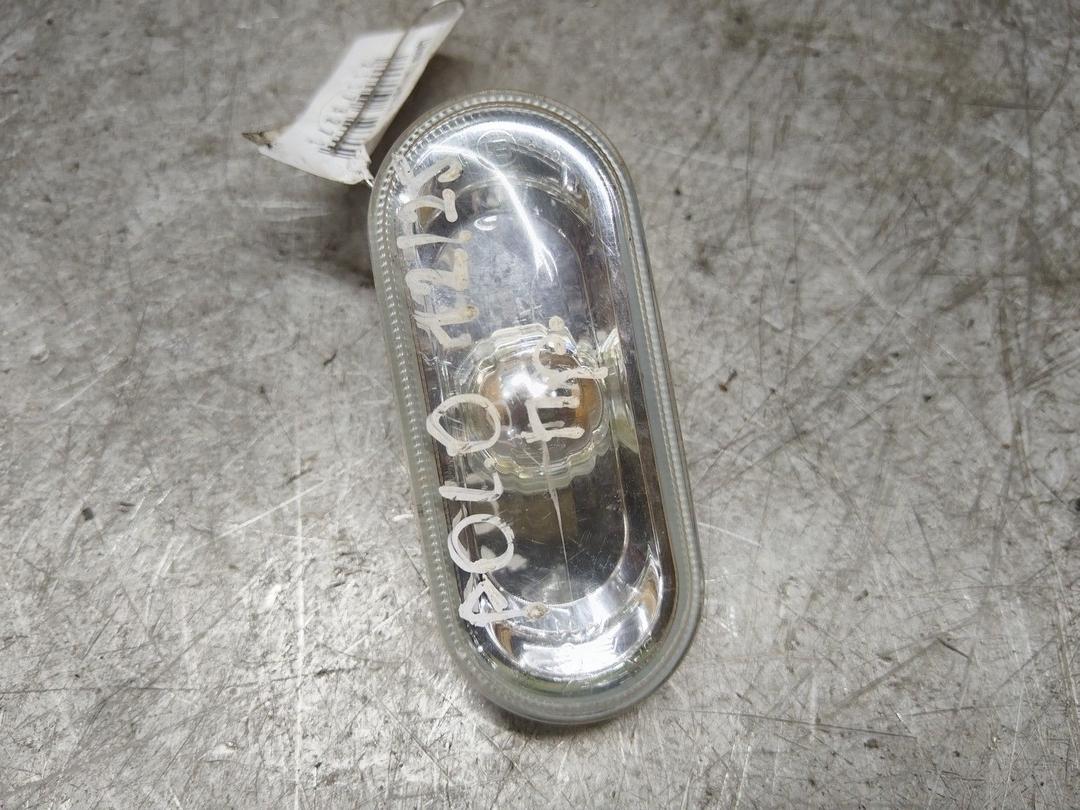 Повторитель передний правый 0ULDC9 Volkswagen Polo купить в магазине запчастей бу