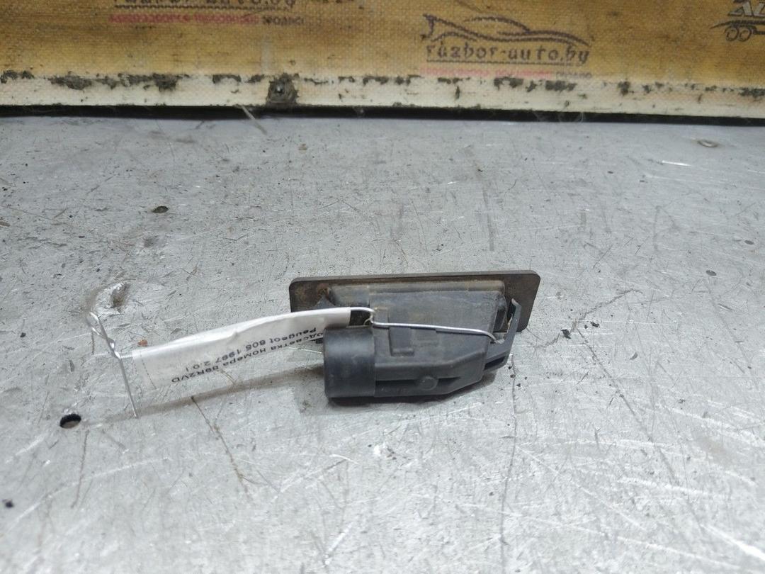 Подсветка номера 89R2VD Peugeot 605 - Фото 2