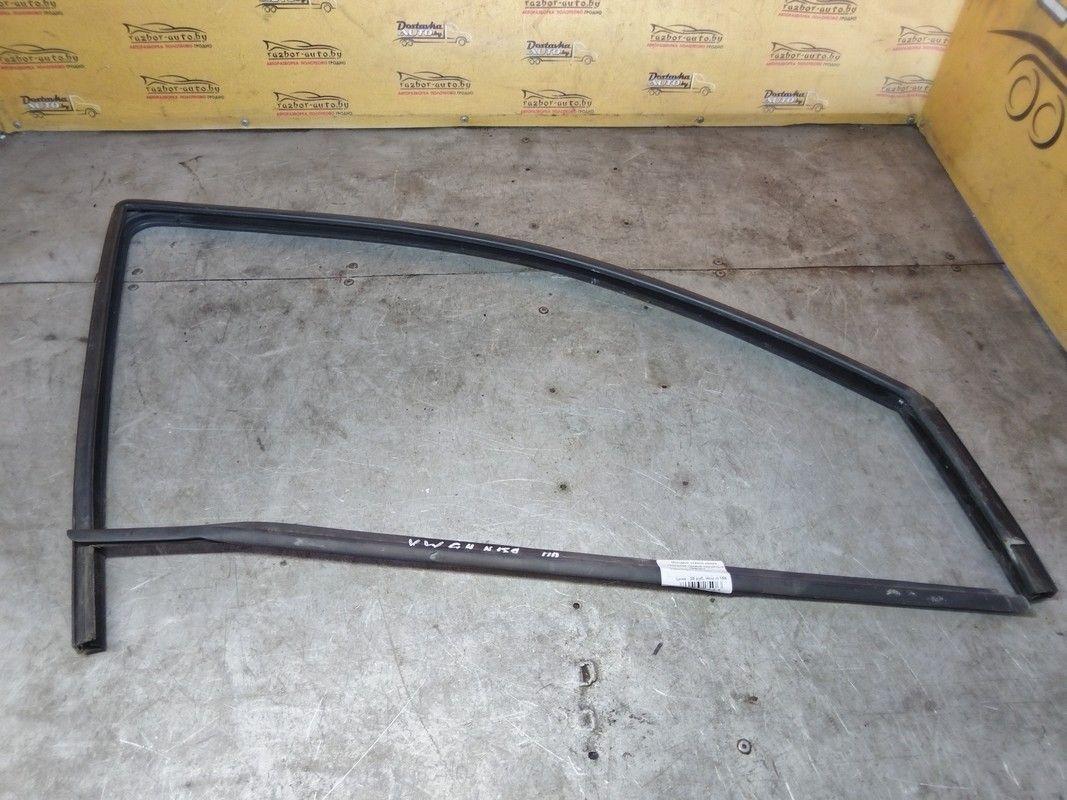 Молдинг стекла двери передней правой наружный TEBQC7 Volkswagen Golf