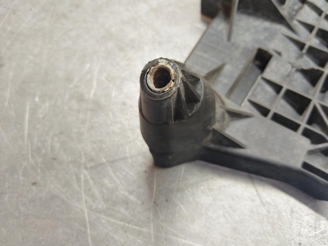 Полка аккумулятора DDD3C7 Ford Fusion - Фото 4