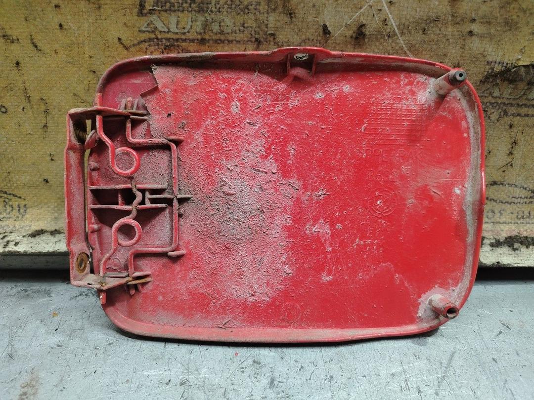 Лючок топливного бака 2UR645 Fiat Punto - Фото 2