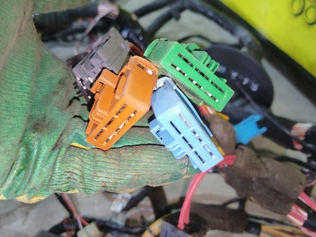 Проводка салона U8WHPO Renault Laguna undefined