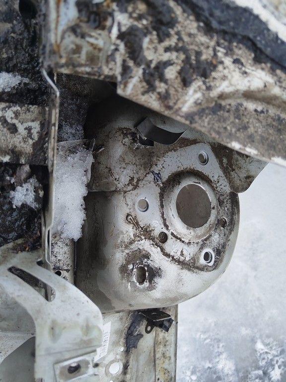 Стакан лонжерона правый F7XE29 Ford C-Max купить в магазине запчастей бу