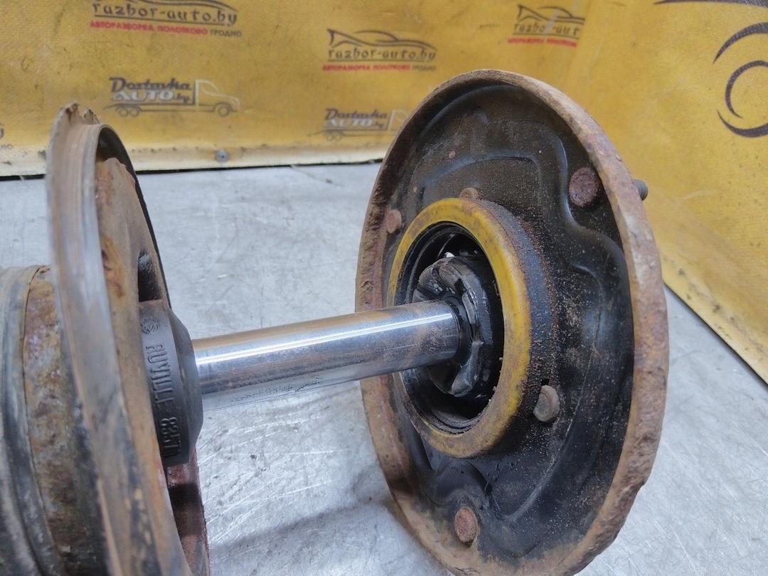 Кулак поворотный левый 1X5HJY Audi 100 купить