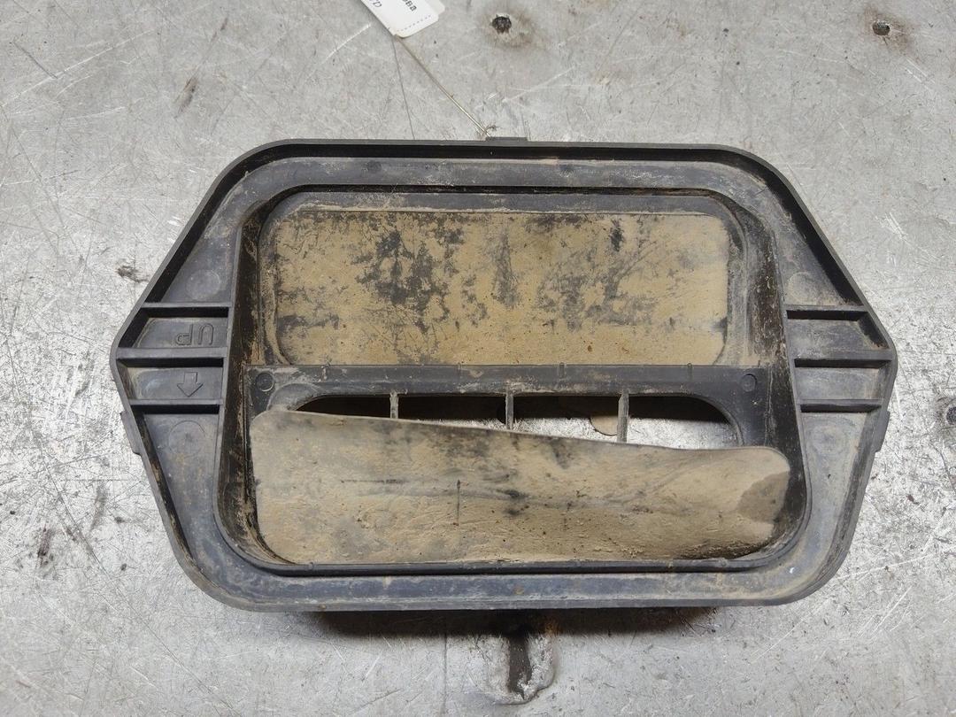 Решетка вентиляции кузова NJF7RD Mazda 6