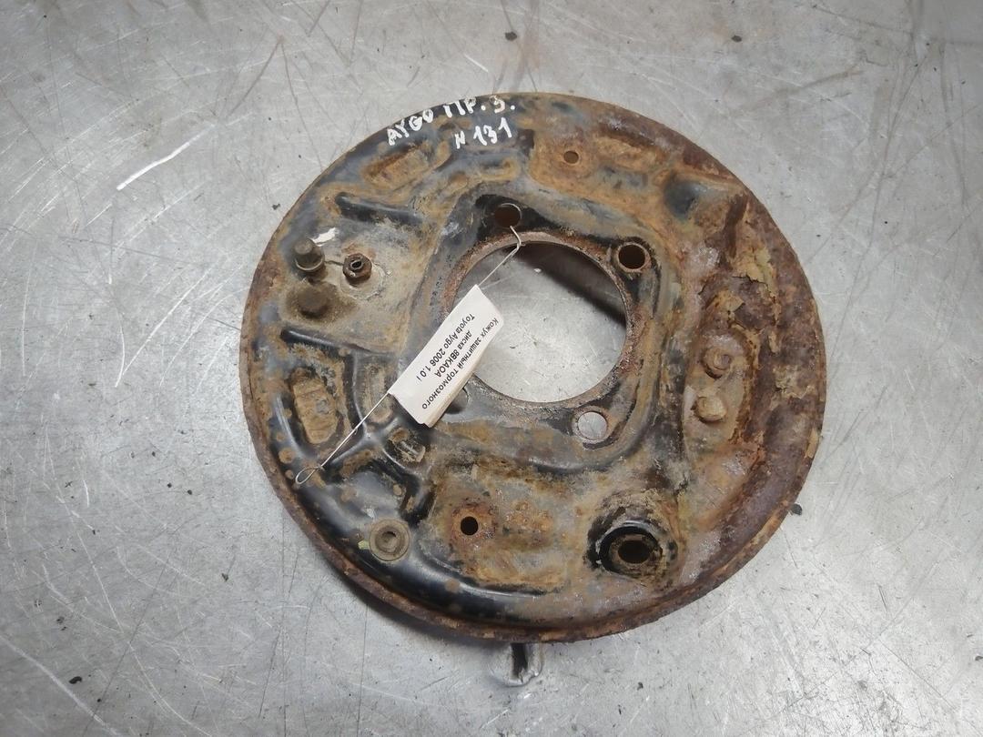 Кожух защитный тормозного диска 8BKAOA Toyota Aygo