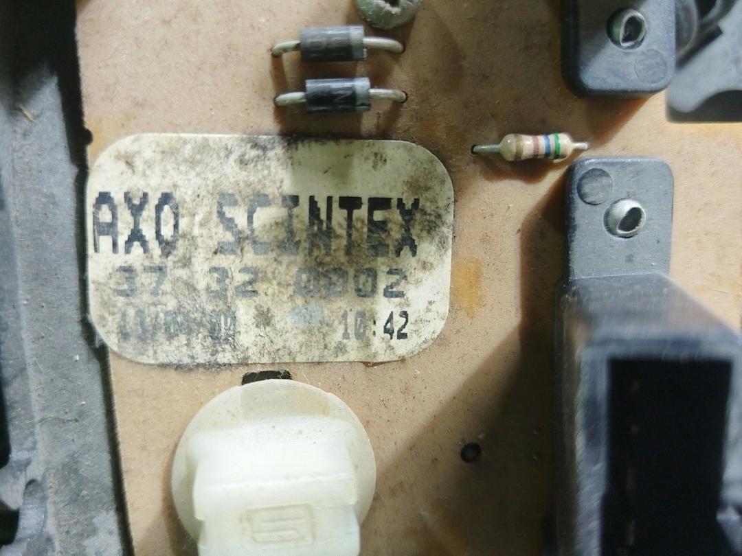 Фонарь салона (плафон) 8482J6 Peugeot 607 купить в магазине запчастей бу