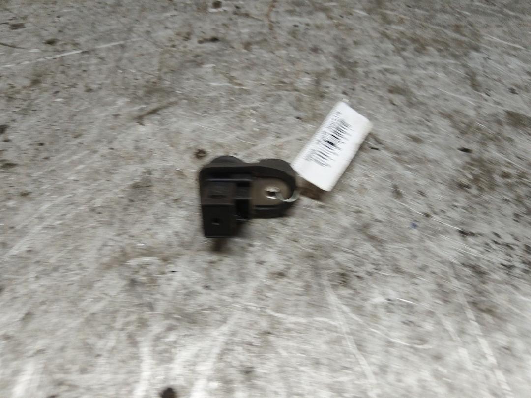 Выключатель концевой (концевик) VNR241 Nissan Micra купить в магазине запчастей бу