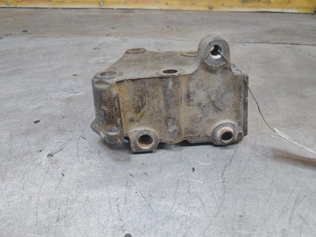 Кронштейн двигателя DF52M0 Peugeot 307 купить в магазине запчастей бу