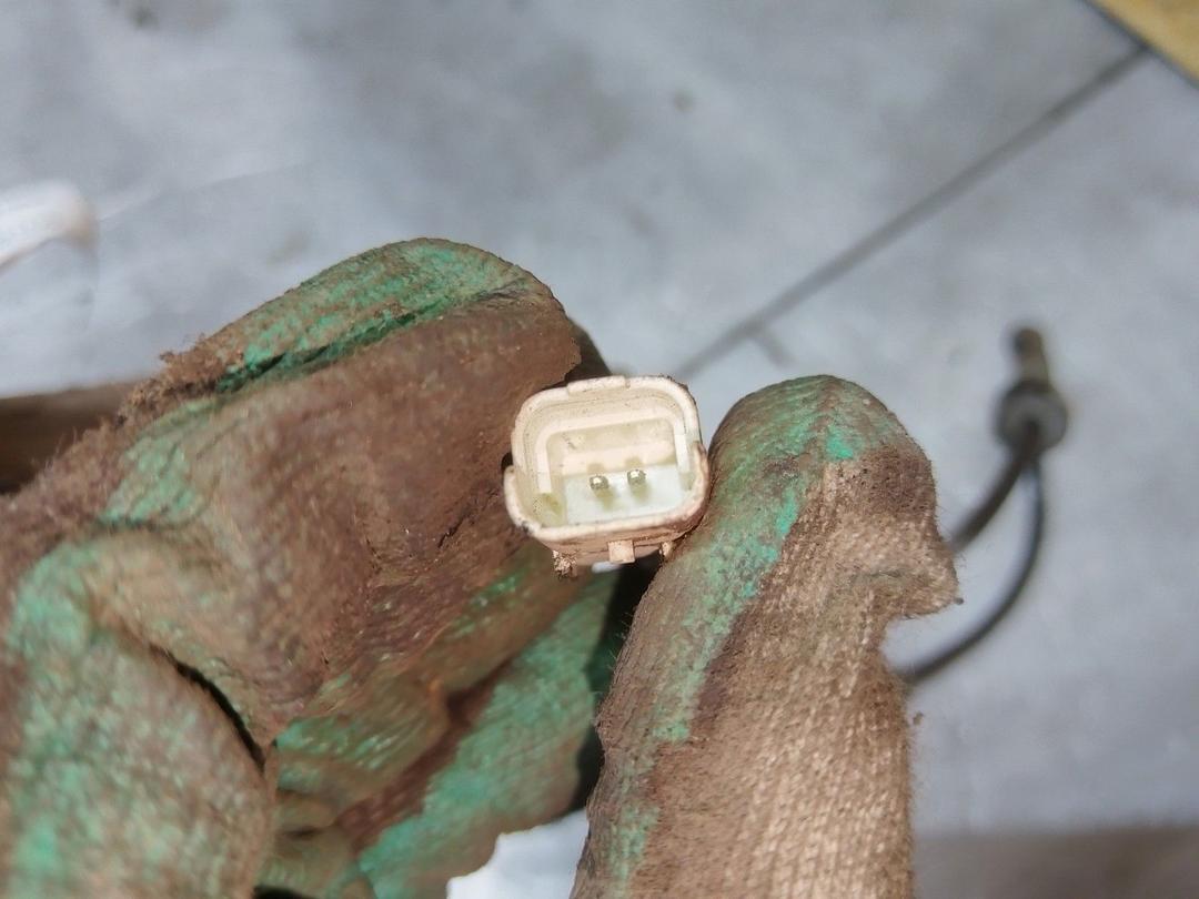 Кулак поворотный левый J9L1LU Peugeot 307 купить в магазине запчастей бу