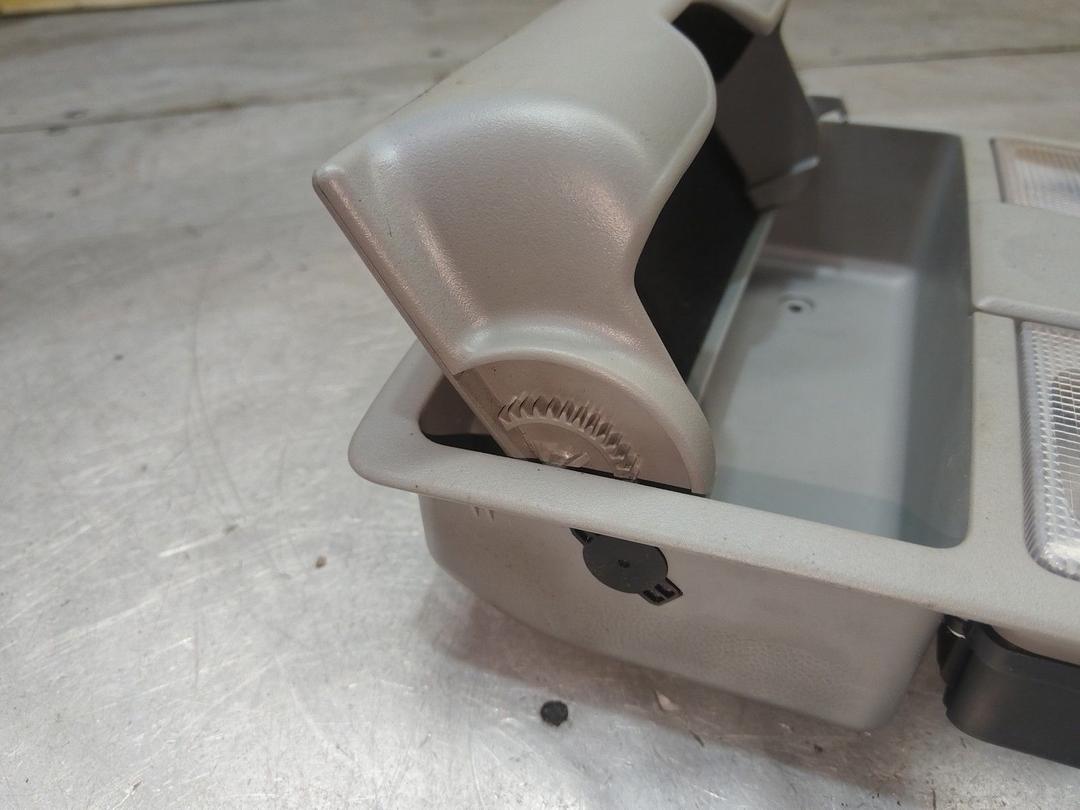 Фонарь салона (плафон) K83IRM Kia Sorento купить на авторазборке