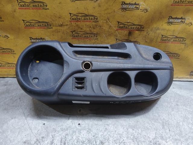 Консоль салона (центральная часть) LCG7QT Mitsubishi Grandis