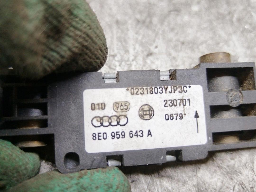 Датчик удара LAZI2A Audi A4 купить в магазине запчастей бу