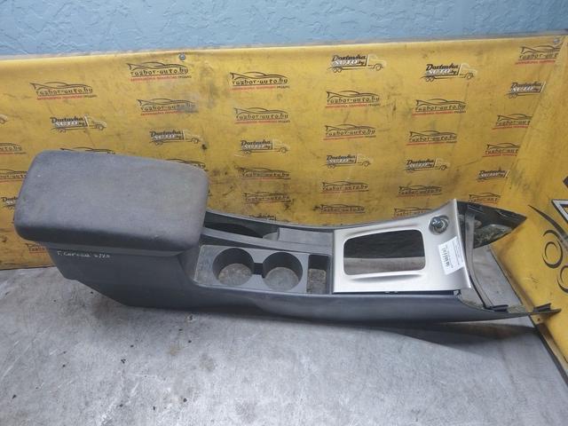 Консоль салона (кулисная часть) FX1UPJ Toyota Corolla купить с доставкой