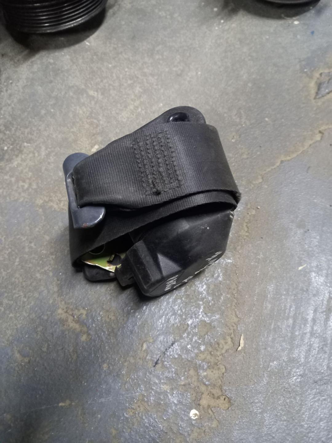 Ремень безопасности задний левый WHK8HX Peugeot Partner купить