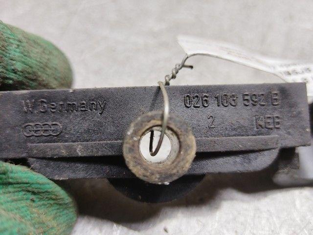 Скоба (кронштейн) крепления форсунки U6B5J8 Audi 80 купить в магазине запчастей бу